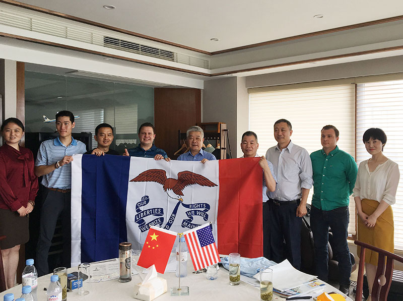 江苏无国界控股集团热烈欢迎理事会主席燕晓哲一行到访.jpg